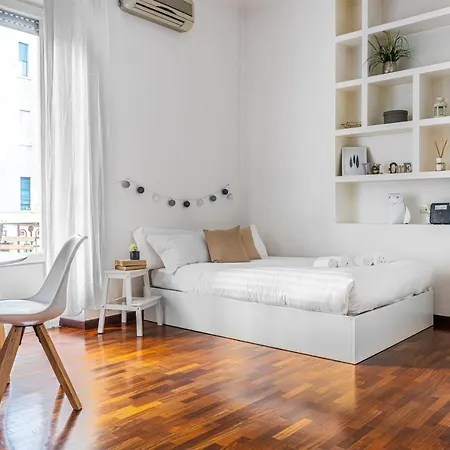 Altido Lovely Studio With Balcony In Apartment